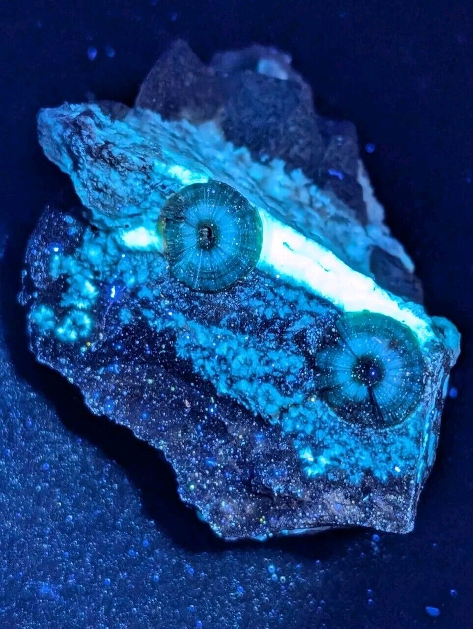 UV Reactive Wavellite -Old Stock - Mauldin Mountain, Arkansas, Amazing Eye Forms