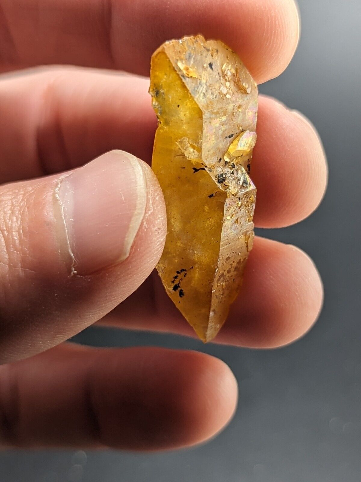 Unique Quartz Crystal Floater - Garland County, Arkansas, w/ natural iridescence