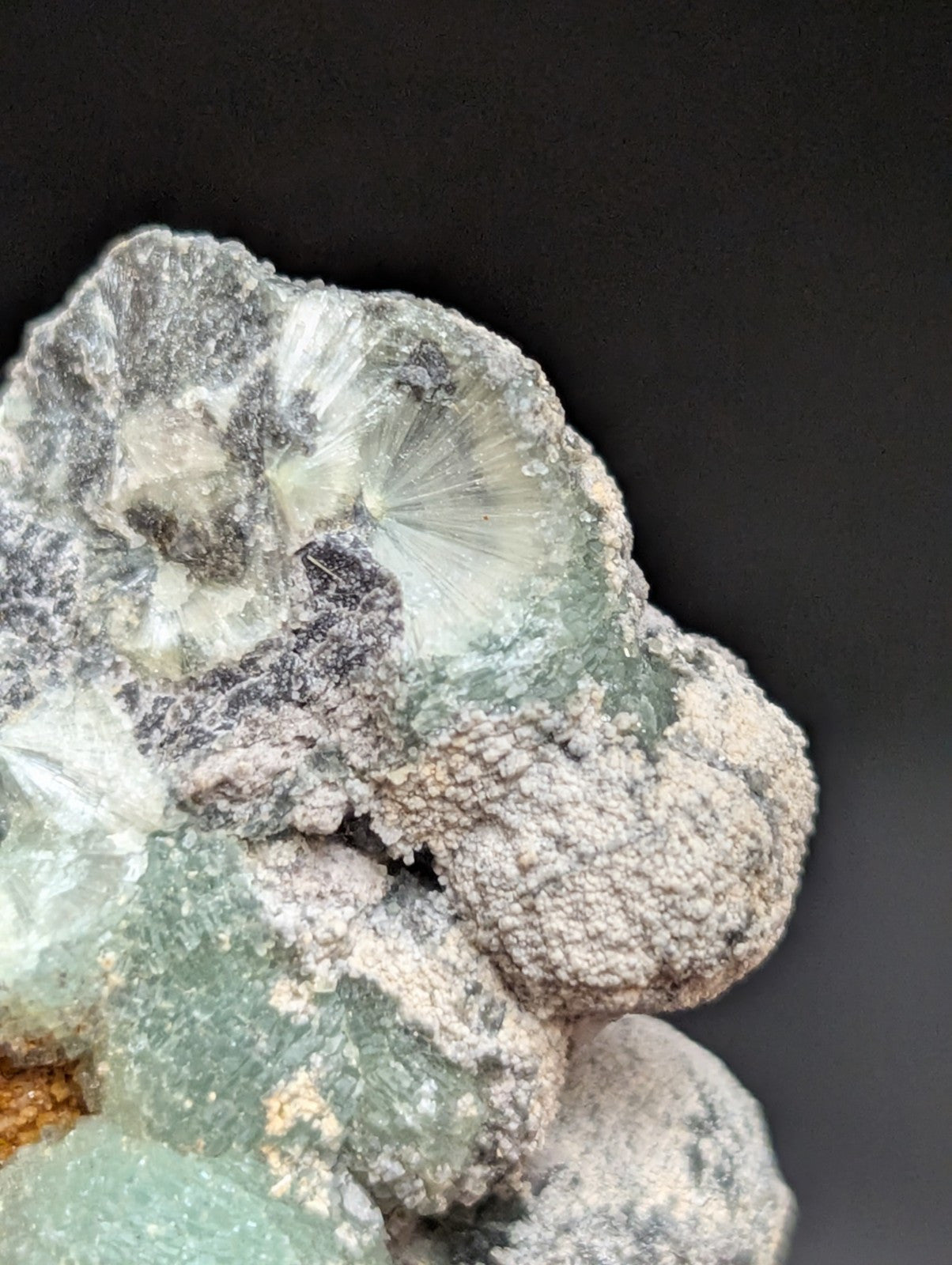 Wavellite , Mauldin Mountain, Montgomery Co. Arkansas, USA (Top Aesthetics)